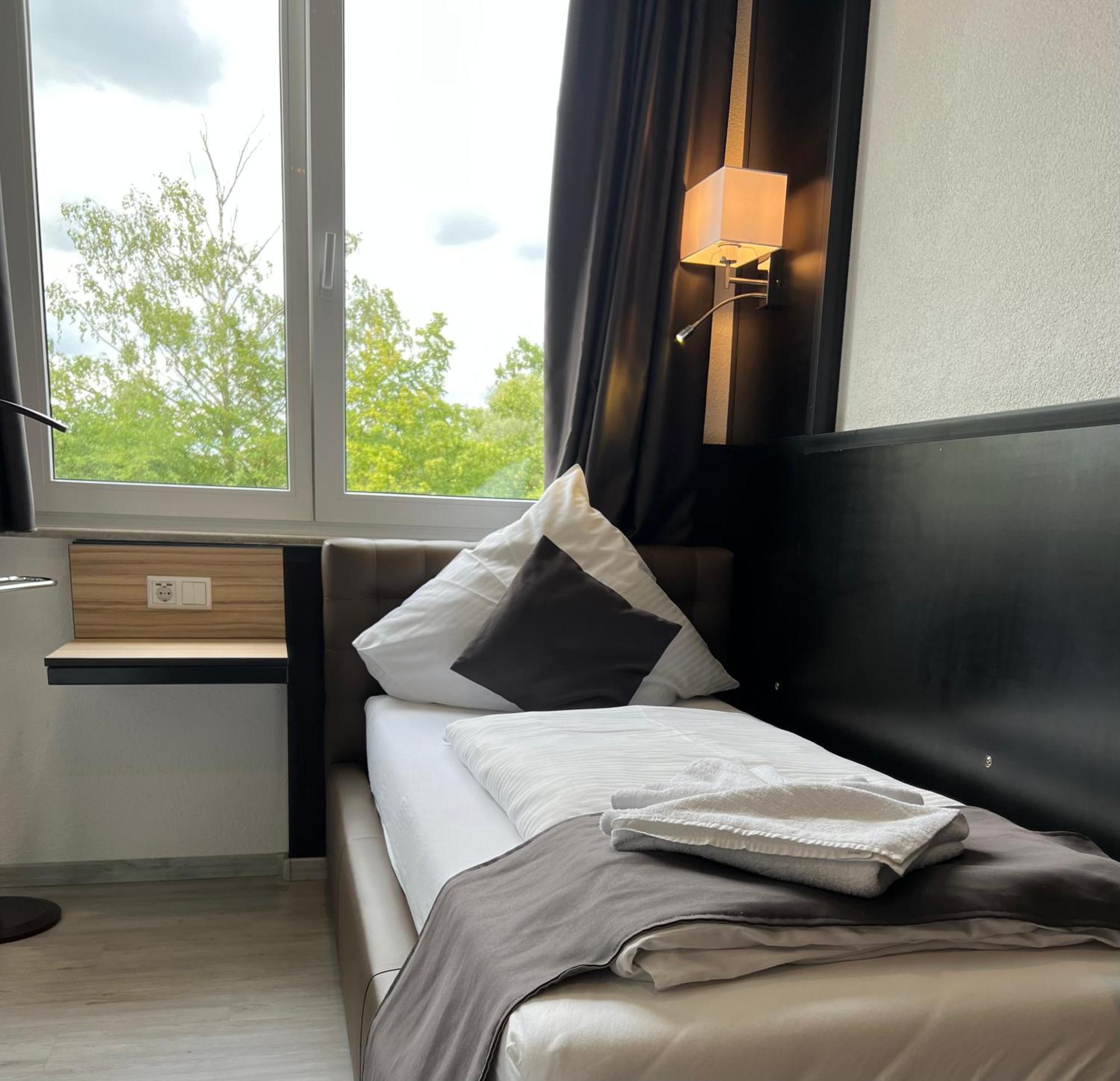 Yebs Hotel Гюнцбург Экстерьер фото